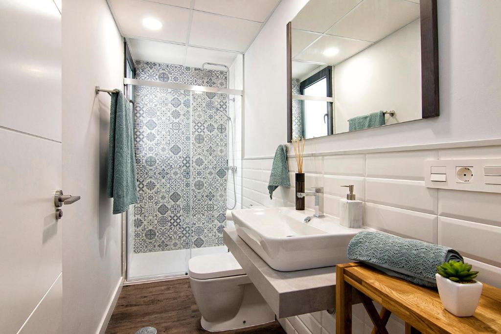 Chezmoihomes Sweet & Trendy nest in Granada Center for 6 photo
