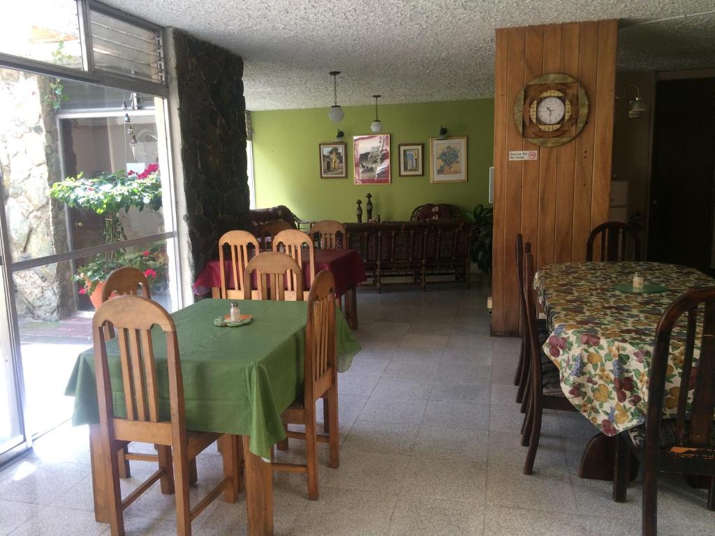 Banquet hall, Hostal Los Lagos Inn in Guatemala City