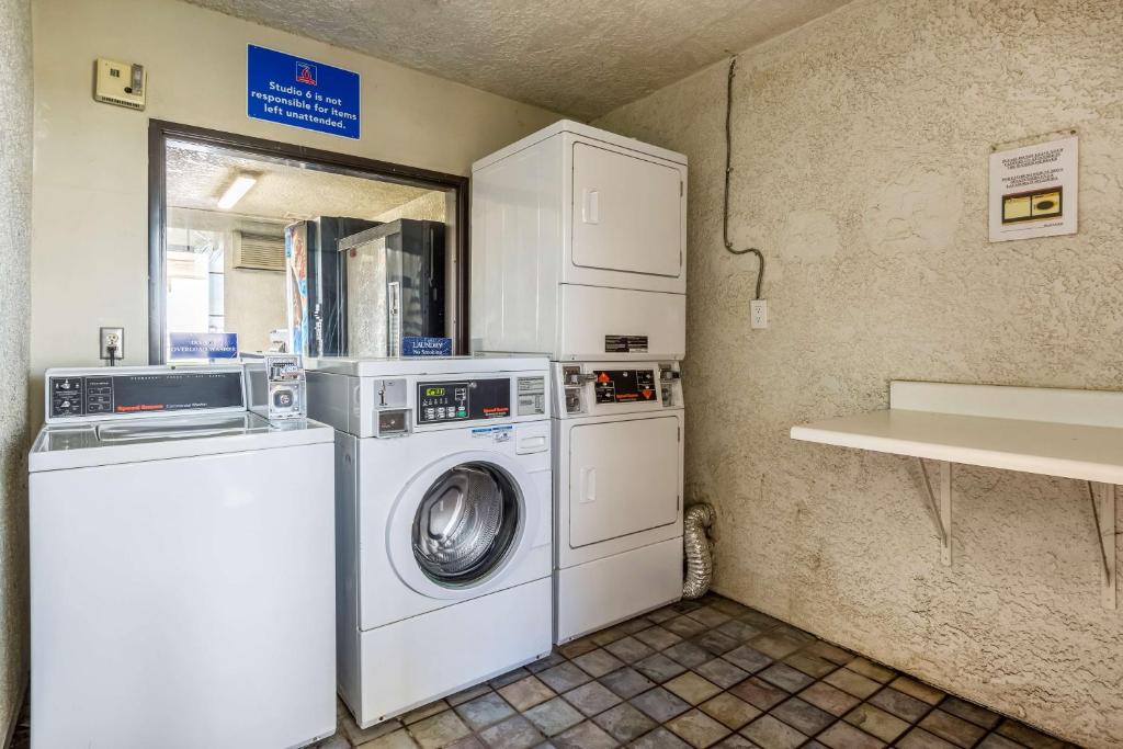 Studio 6-Buttonwillow, CA photo
