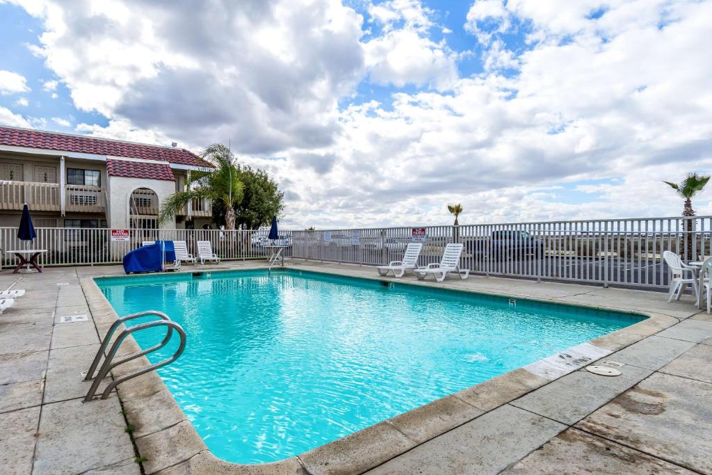 Studio 6-Buttonwillow, CA, Buttonwillow