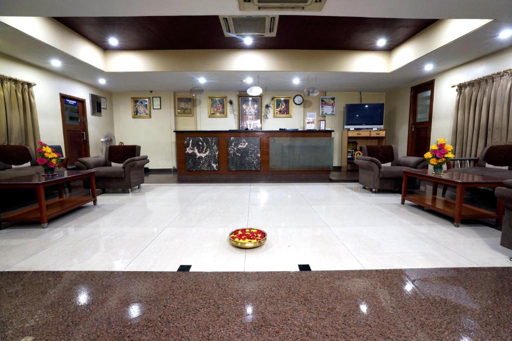 Hotel Geetha Regency photo