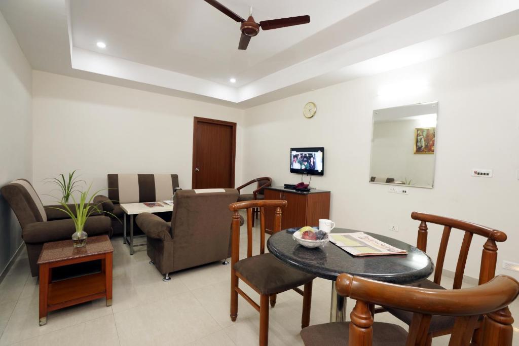 Hotel Geetha Regency photo