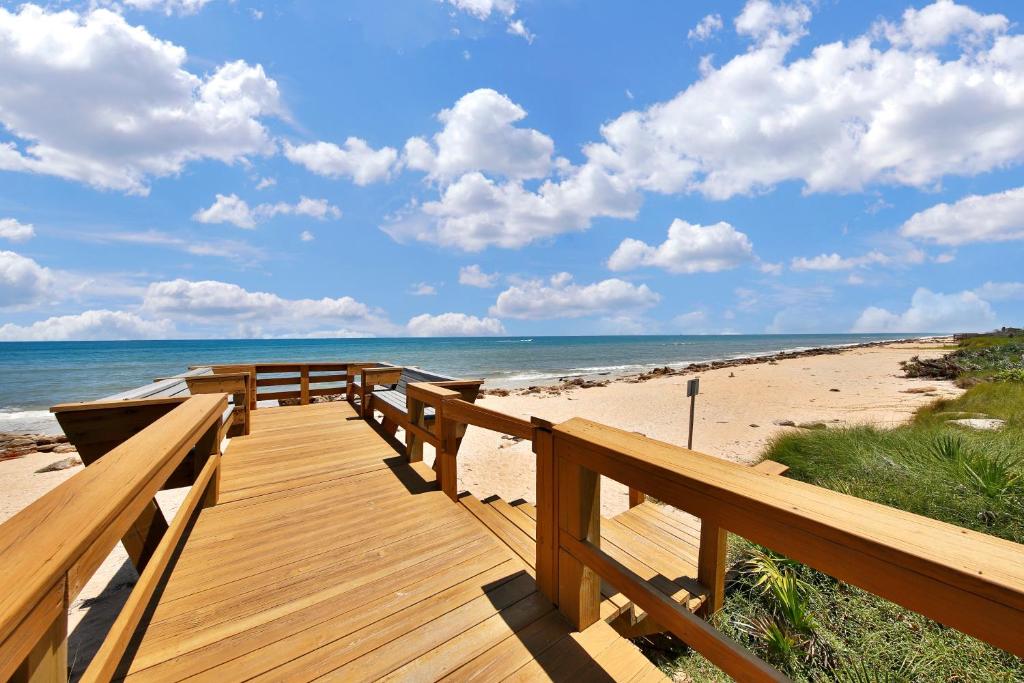 Surf Club Condos photo