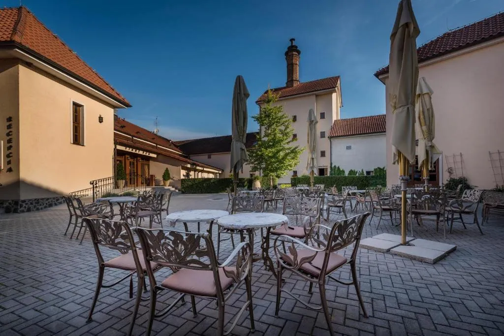 Chateau Krakovany, hotel in Krakovany