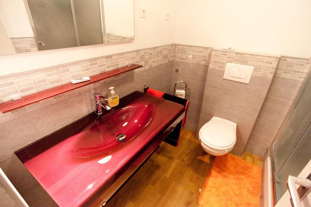 10 House photo