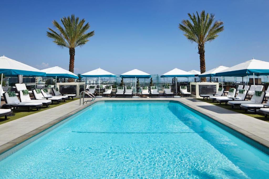Swimming pool, The London West Hollywood at Beverly Hills in Los Angeles (CA)