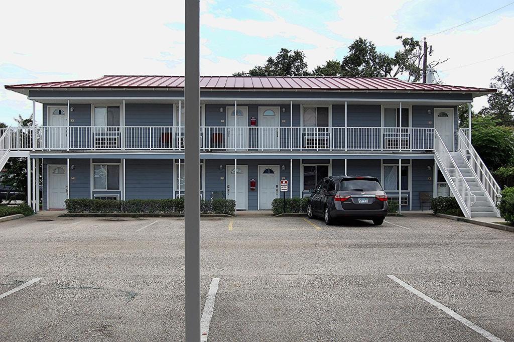 Oak Shores 30 Condo Main image 2