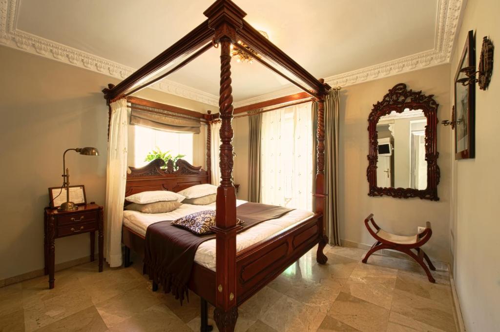 The Town House - 5
