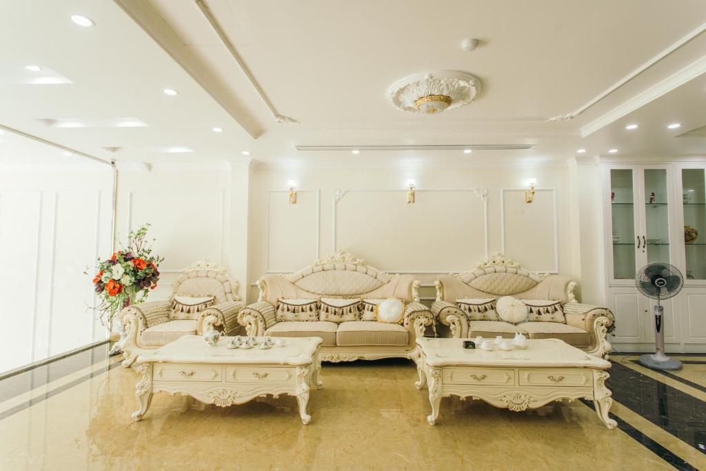 Khách sạn White Crown