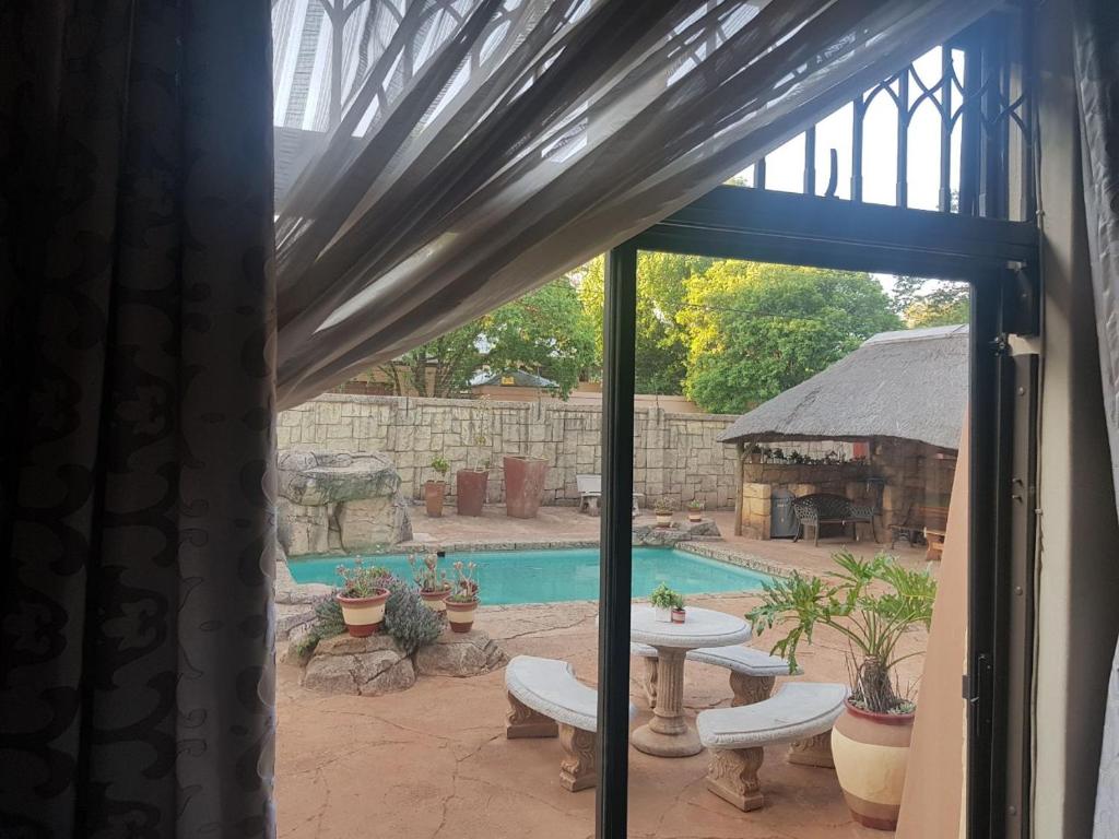Upper Houghton Guesthouse photo
