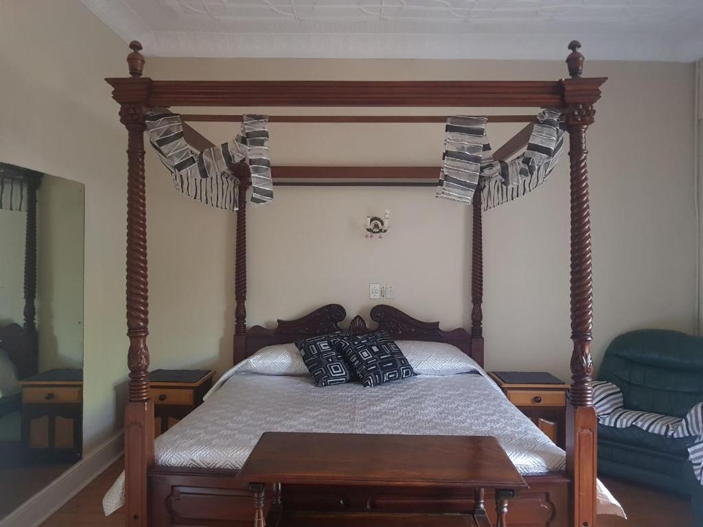 Upper Houghton Guesthouse photo