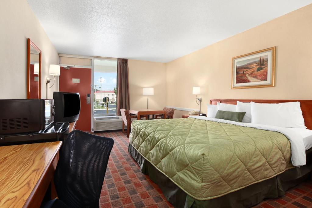 Ramada by Wyndham Wytheville photo