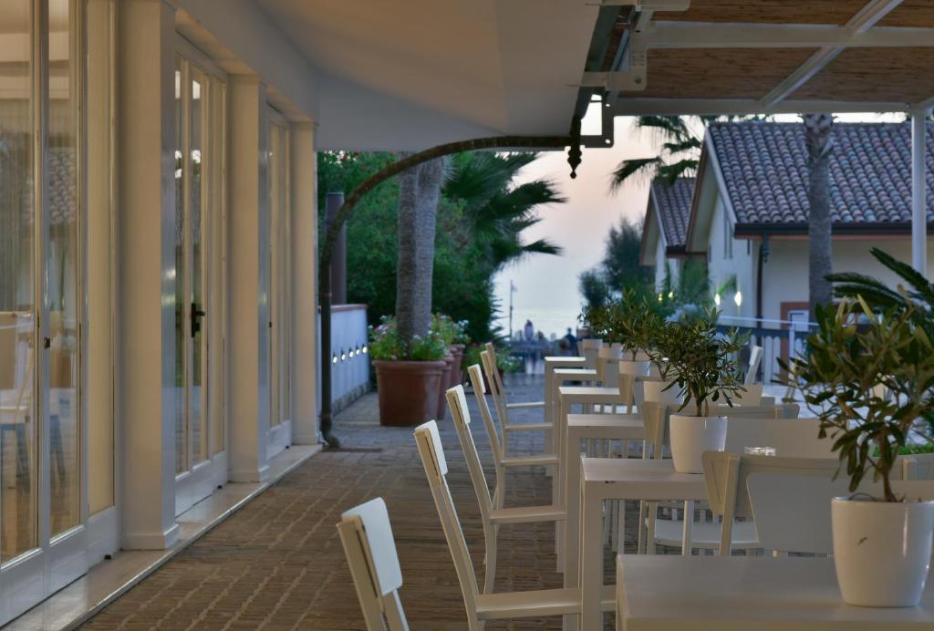 Restaurant, Paestum Inn Beach Resort in Salerno