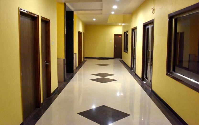 Hotel Varenya Inn photo