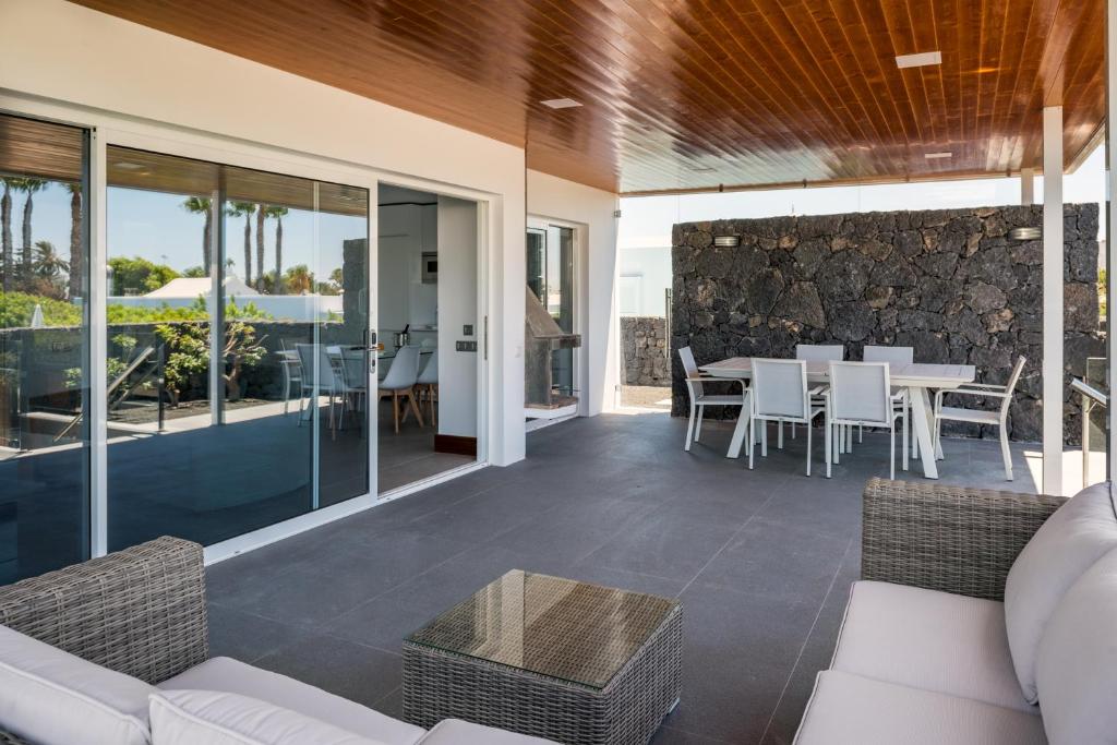 Hyde Park Lane Villas — Hotel building in Puerto del Carmen, Canary Islands