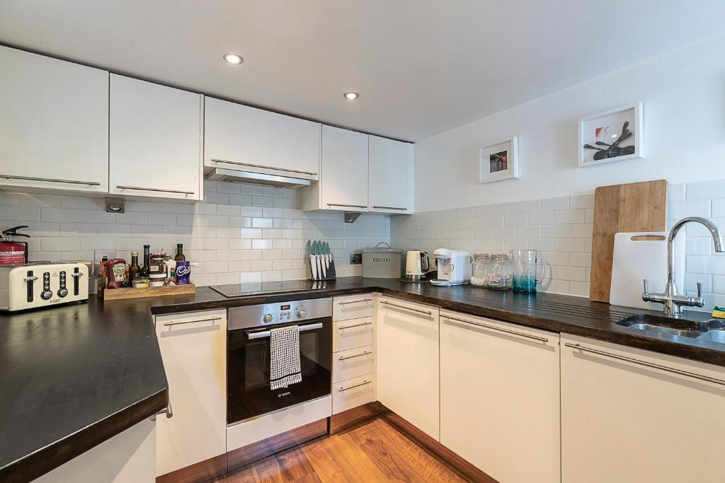 Lovely 2 bedroom flat in Chelsea, sleeps 4 photo