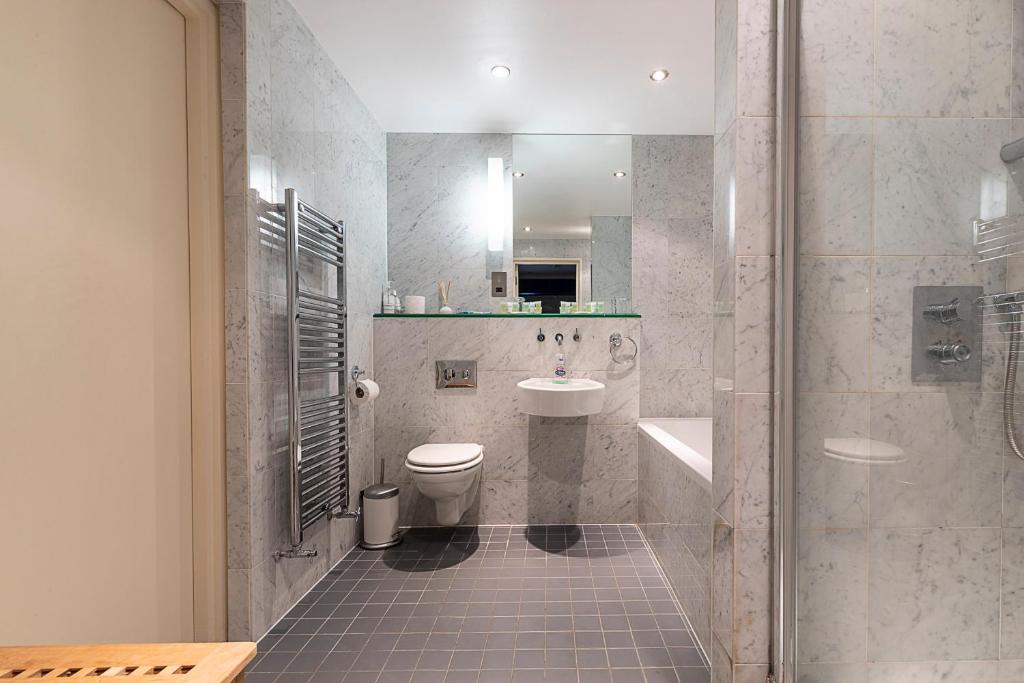 Lovely 2 bedroom flat in Chelsea, sleeps 4 photo