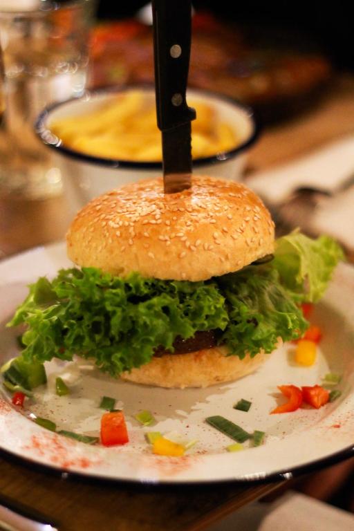 อาหารและเครื่องดื่ม