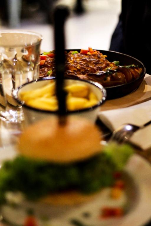 อาหารและเครื่องดื่ม