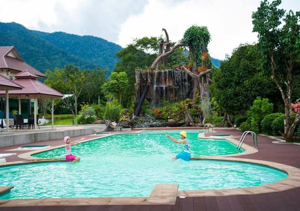 Swimming pool