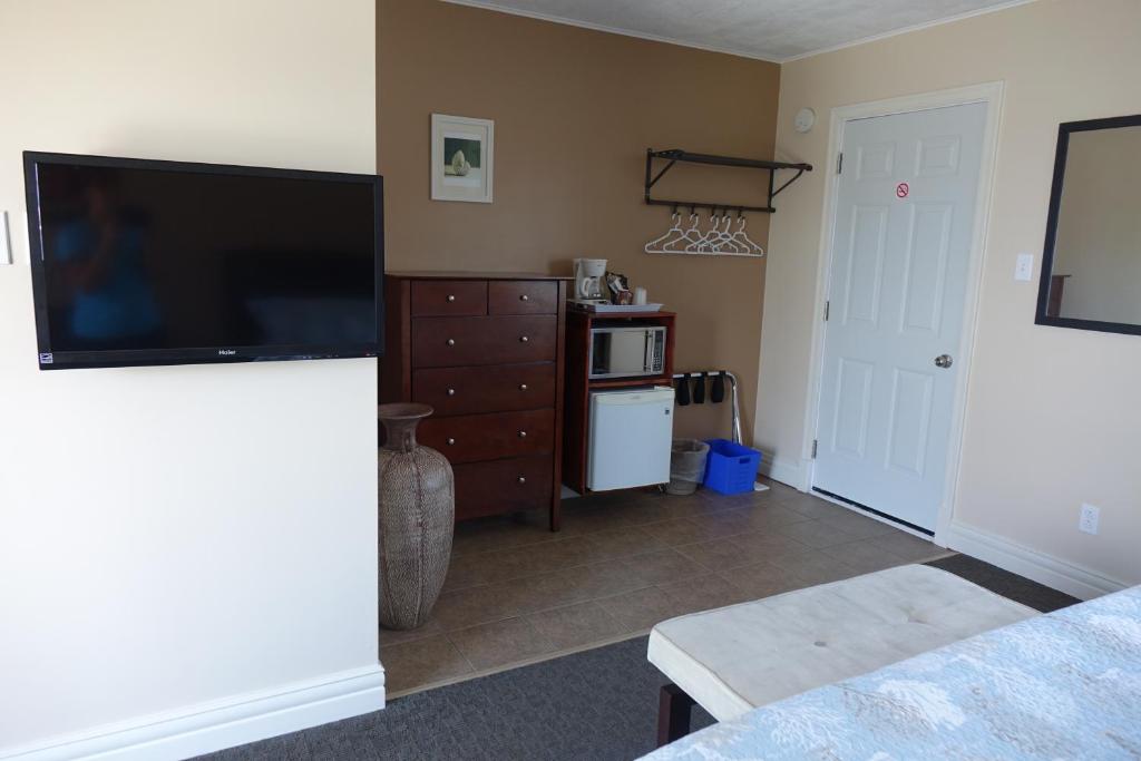 Clifty Cove Motel photo