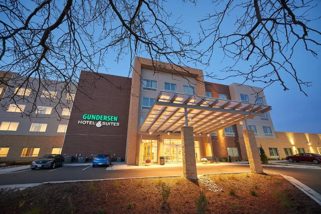Gundersen Hotel & Suites，位于拉克罗斯的酒店
