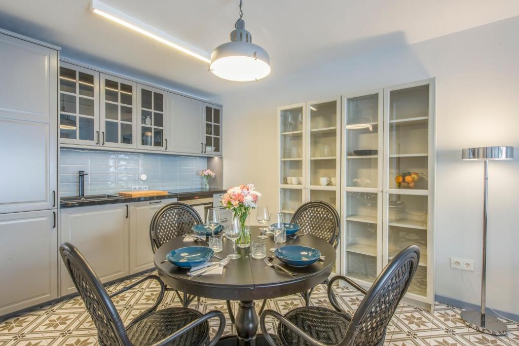 Modern, bright and welcoming oceanfront apartment - 5