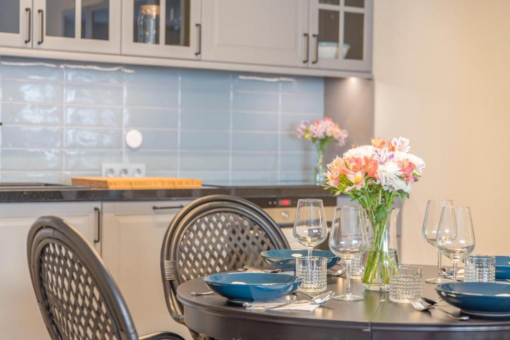Modern, bright and welcoming oceanfront apartment - 4