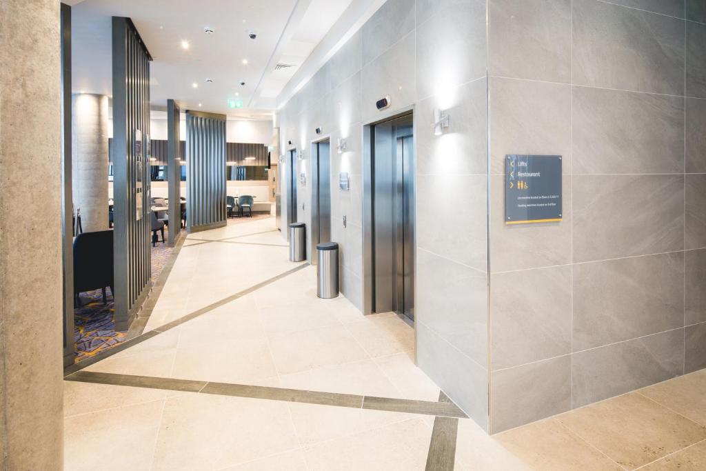 Lobby, Maldron Hotel Newcastle in Newcastle upon Tyne