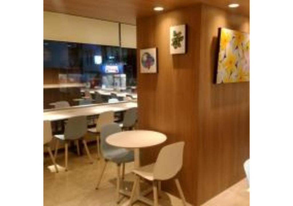 ห้องส่วนกลางสำหรับนั่งเล่น/ดูทีวี