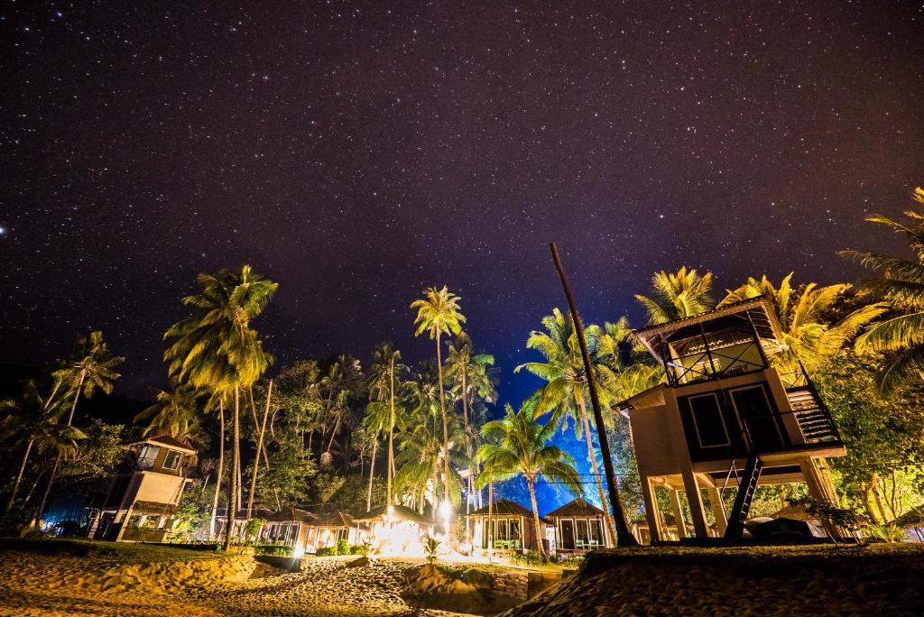 Surrounding environment, 1511 Coconut Grove in Tioman Island