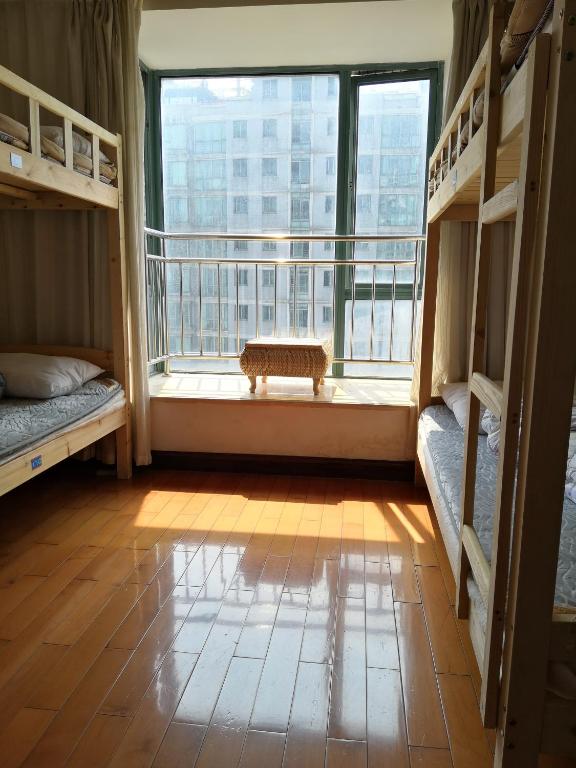 Pink International Youth Hostel — Hotel in Shanghai