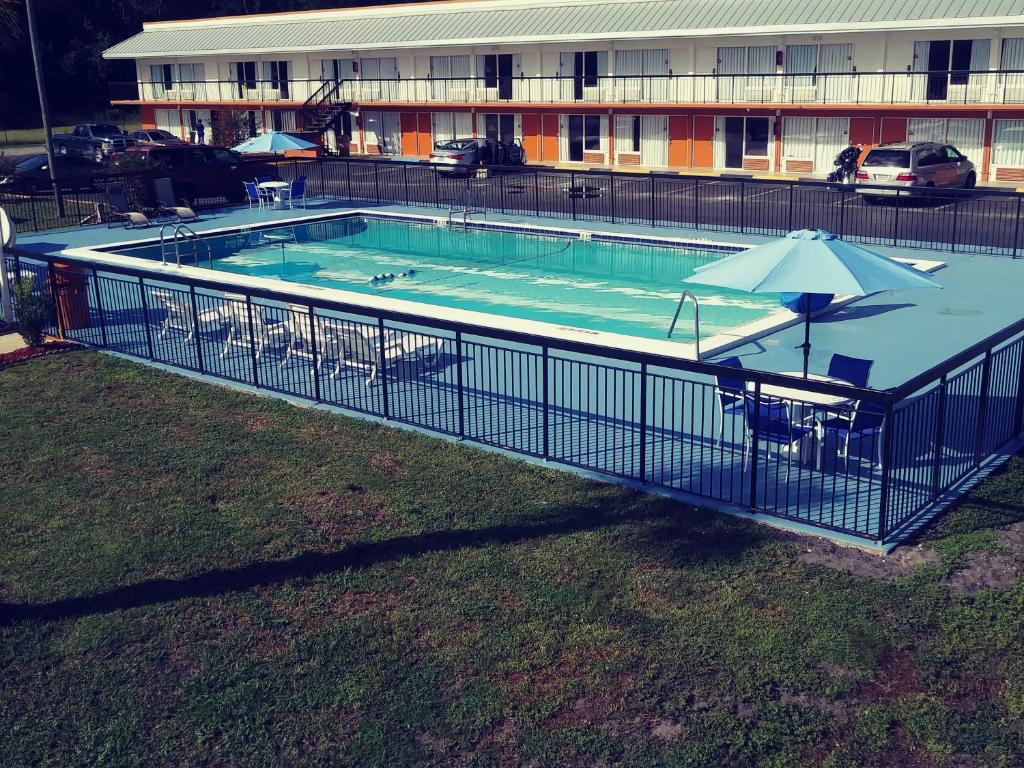 Days Inn by Wyndham Wildwood I-75 photo