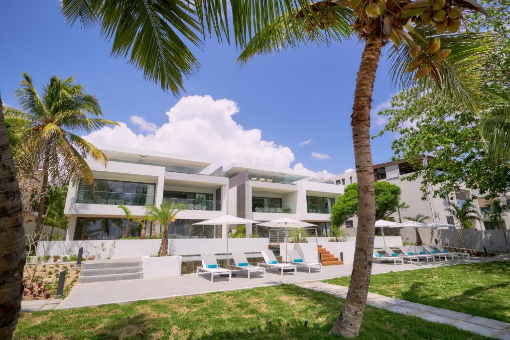 A closer look at Oceanfront Penthouse Residences With Private Cabanas