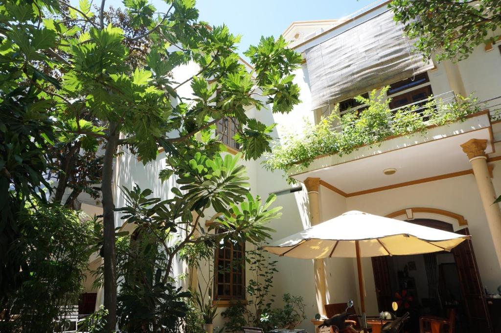 Moon house tropical garden - West side 전경