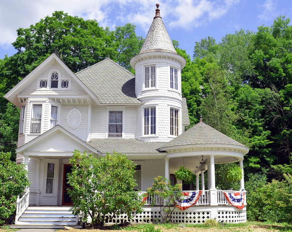 Shadowcrest, Fleischmanns