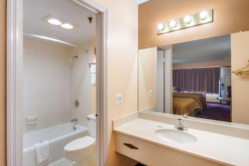 Travelodge Macon North photo