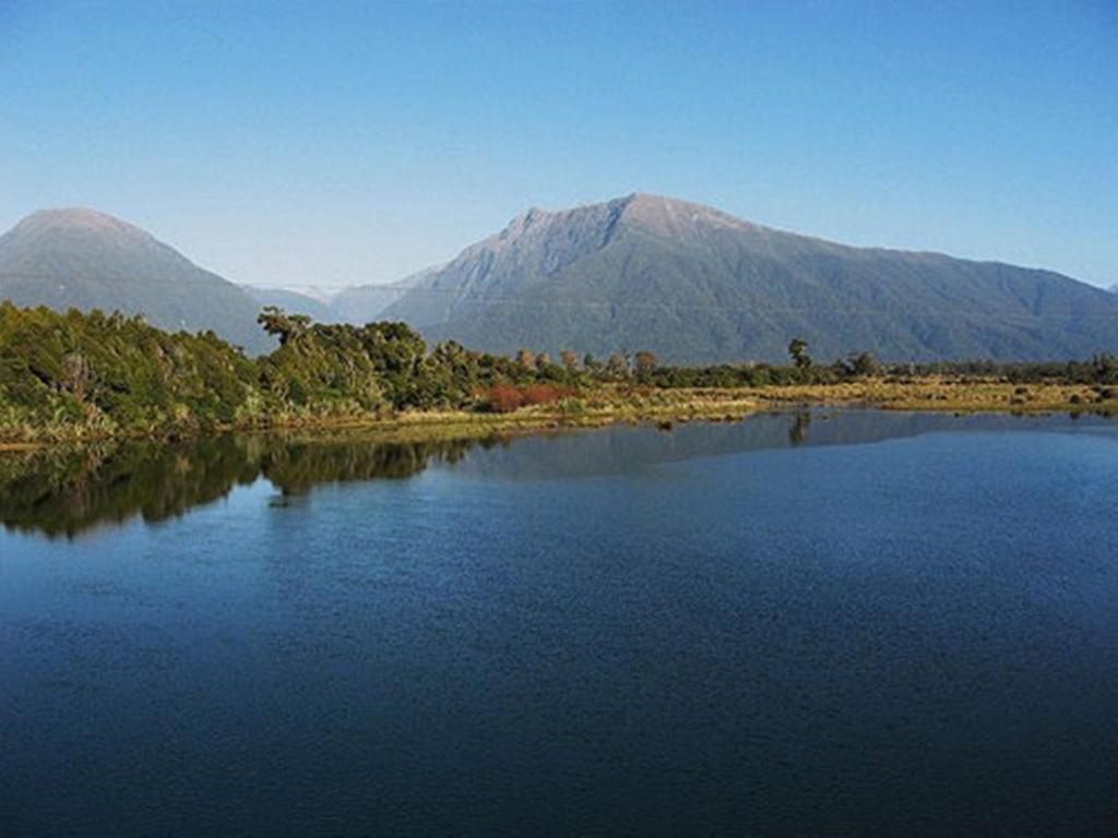 Bay Road Motels — Hotel in Haast
