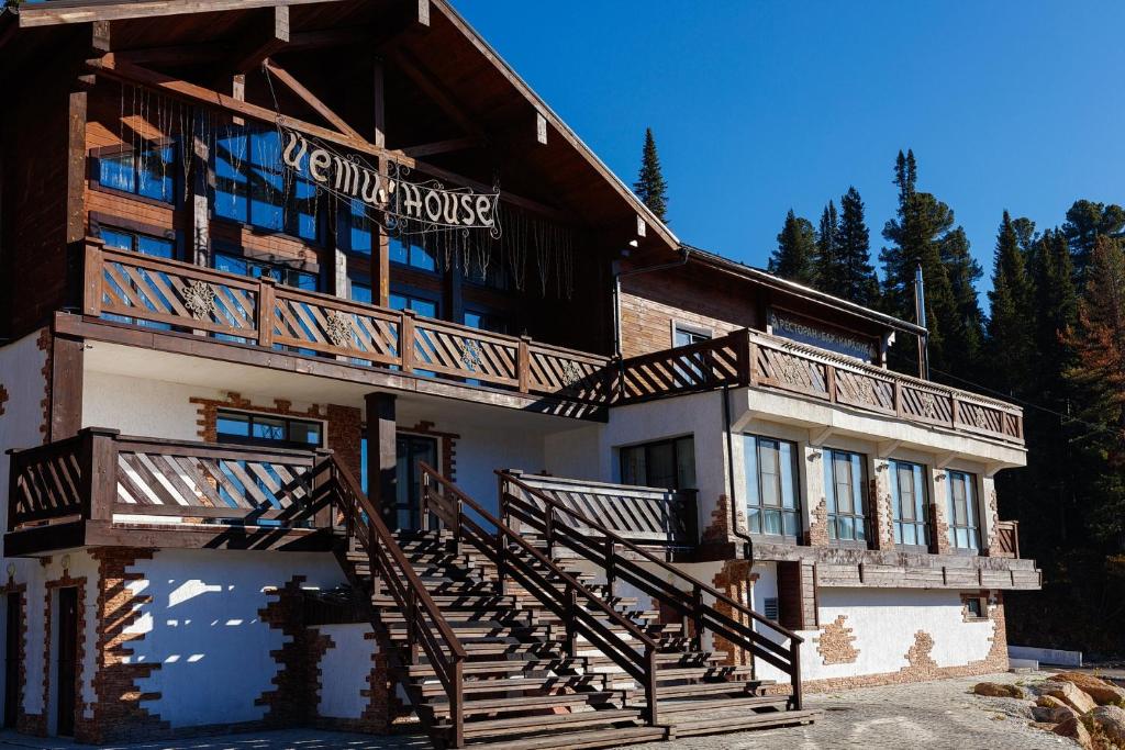 Hotel Yeti House — Hotel in Sheregesh
