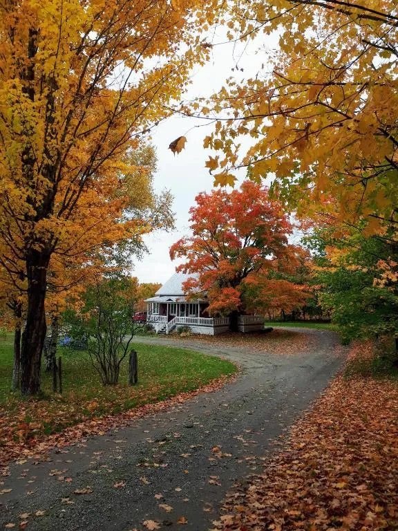 Maison Du Vieux Chemin, hotel in Saint-Philémon