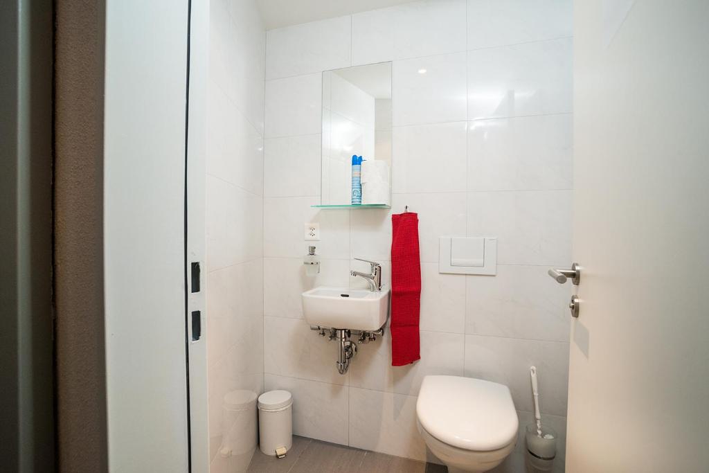 Chesa Quadrella jedes Zimmer mit Kuchenzeile photo