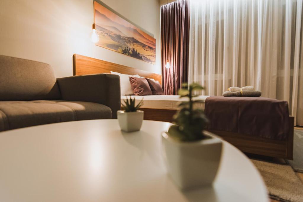 Central Plaza Apartments photo