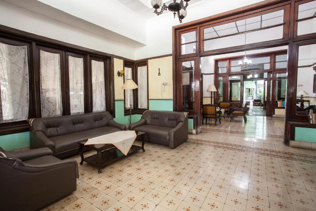 RedDoorz near Balai Kota Malang