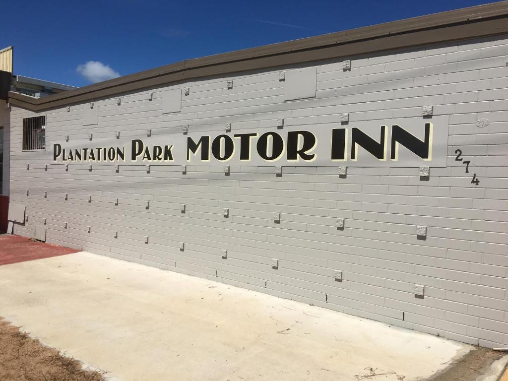 Plantation Park Motor Inn photo