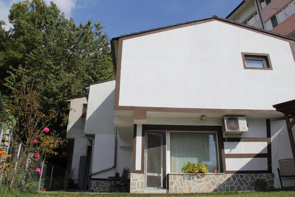 Perelik House photo