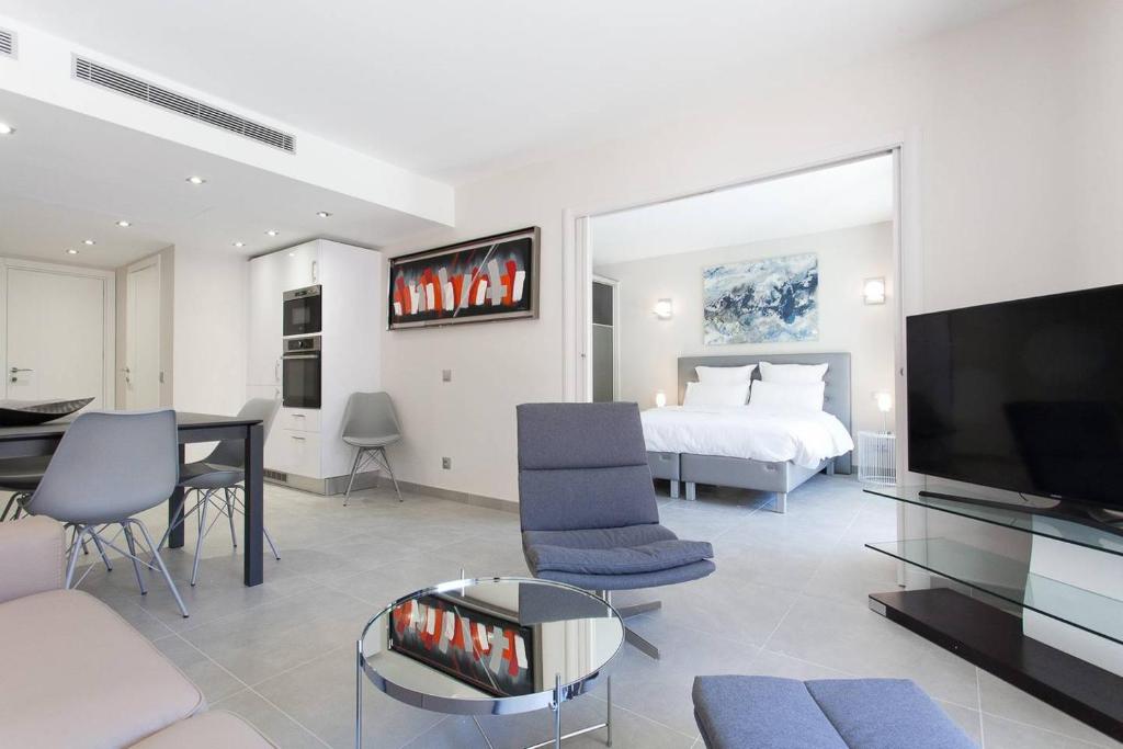 Carlton area: New 2 beds / 2 baths - 5