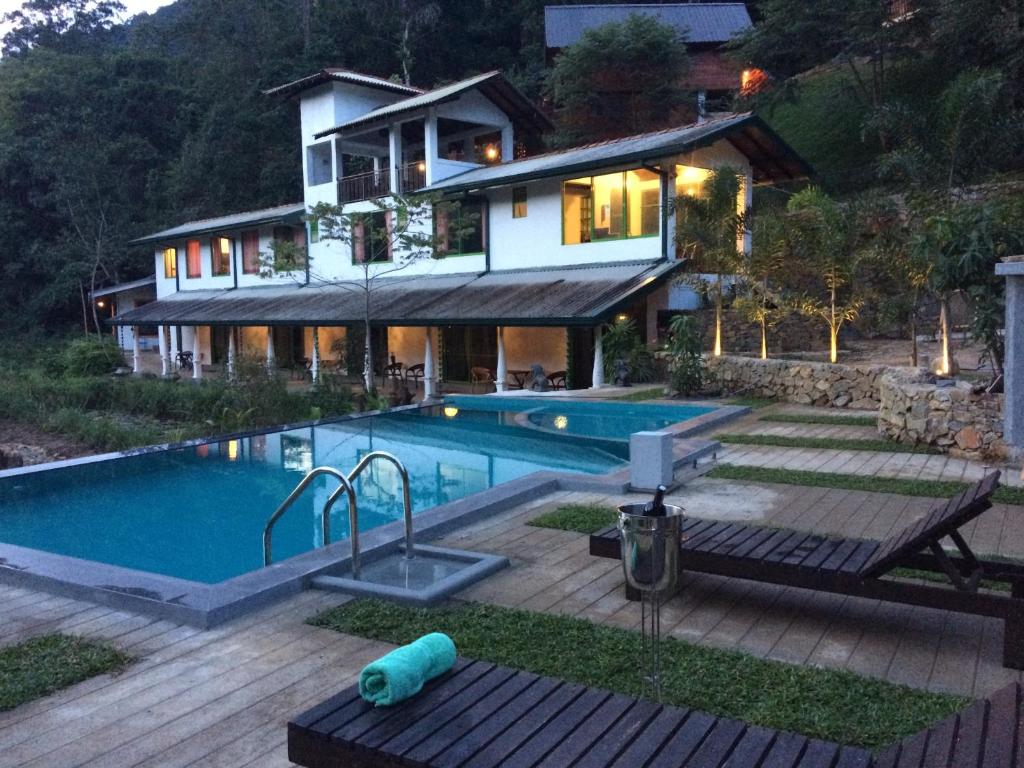 Explore Sinharaja Rain Forest Tour Camp All Inclusive photo