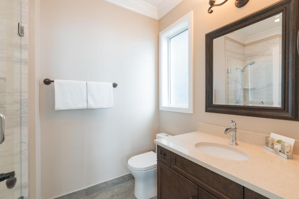 SookePoint Ocean Cottage Resort photo