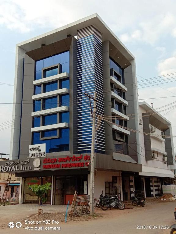 Hotel Royal Inn — Hotel in Hiriyur