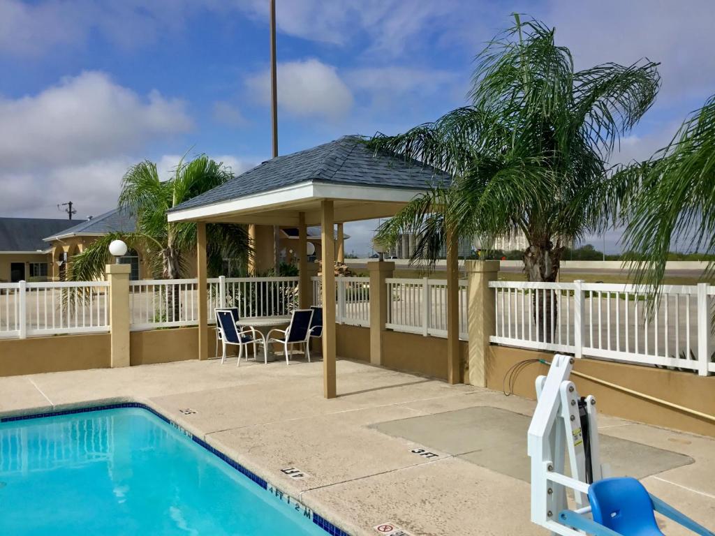 Days Inn by Wyndham Robstown photo